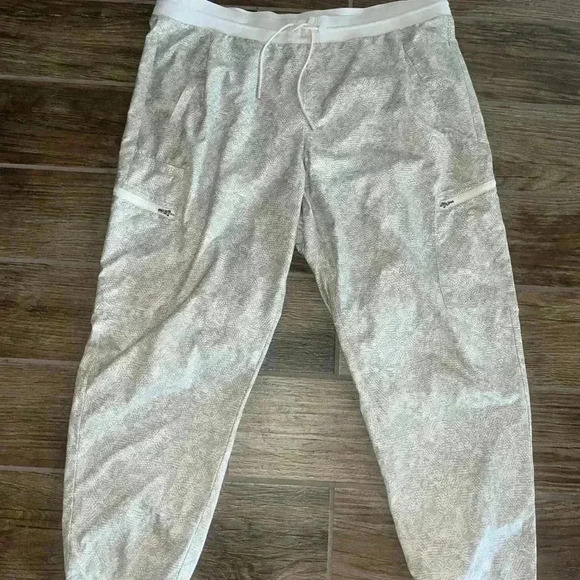 Athleta Pants - Athleta venture printed pants